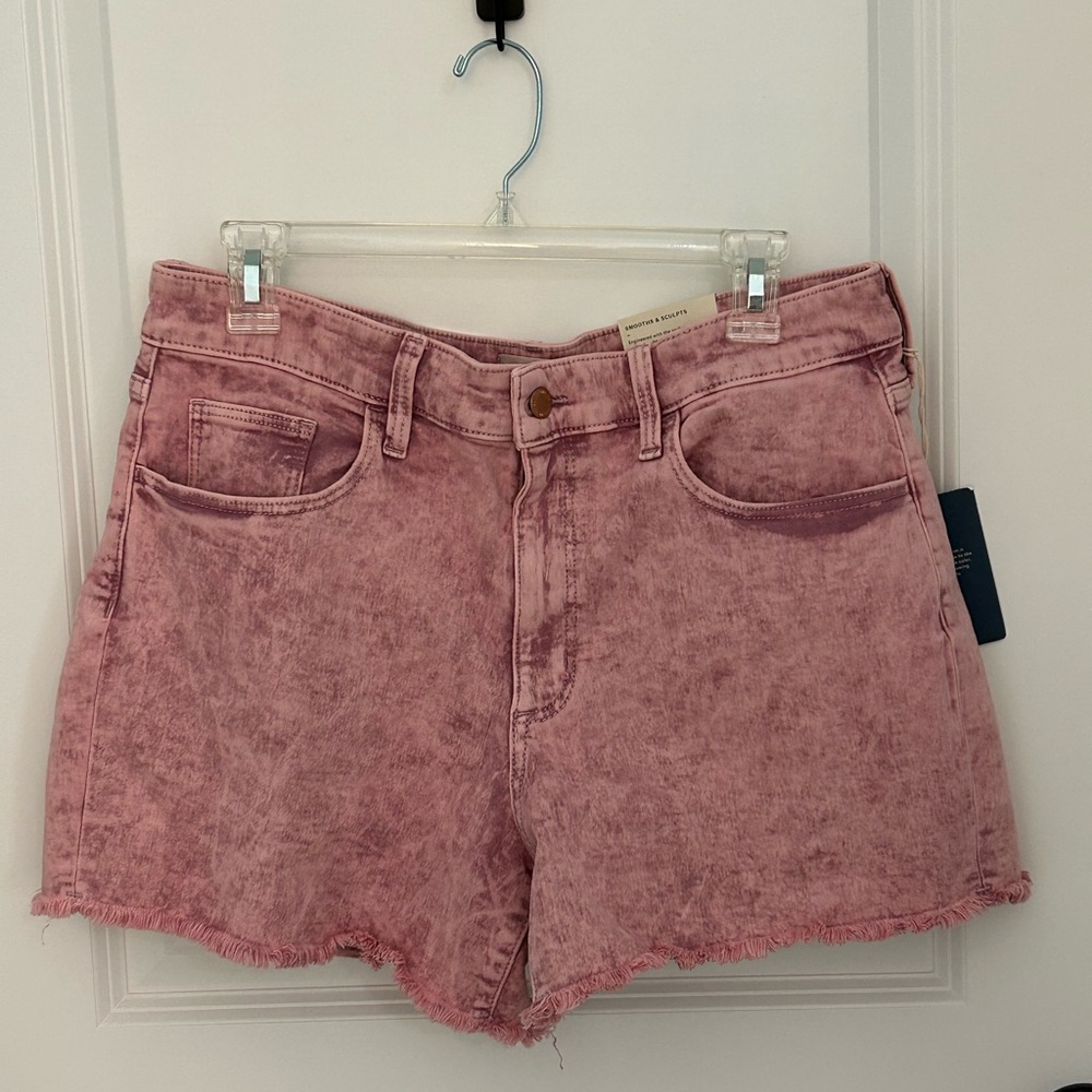 NEW Universal Thread Women’s High Rise MIDI Pink Denim Shorts Size 14 4” Inseam